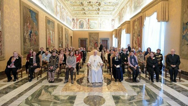 Francisco: "La oración oxigena la vida; no se puede ser cristiano sin rezar"