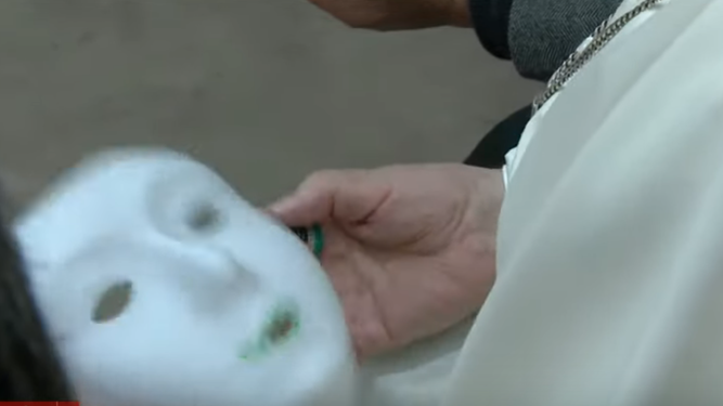 El Papa y la máscara