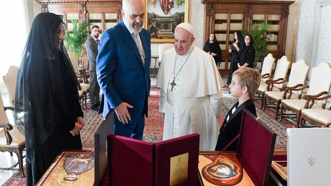El Papa y el Primer Ministro de la República de Albania, Edi Rama