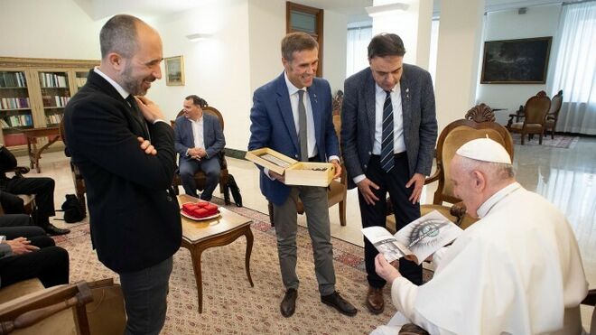 Manresa invita al papa Francisco a visitar la ciudad en los 500 años de la conversión de Ignacio.