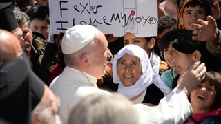 Francisco visita Lesbos en 2016