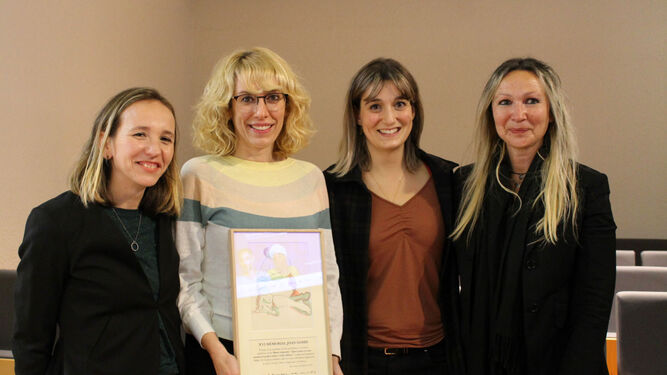 El equipo de Solidaris, tras recoger el premio.