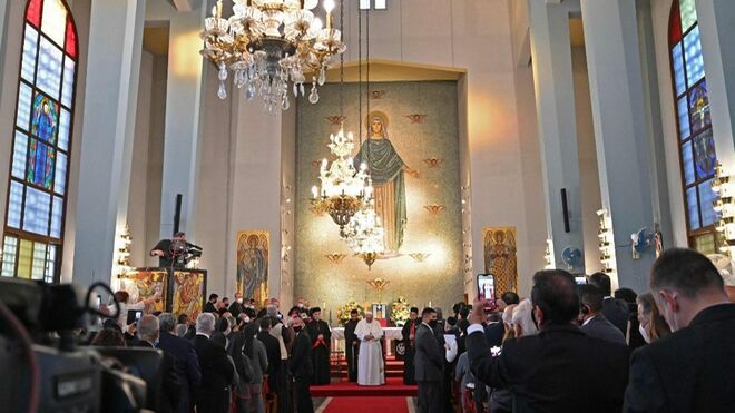 El papa, en la catedral maronita de Nuestra Señora de las Gracias, en Nicosia, Chipre.