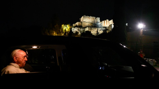 El Pontífice que 'casi' vio la Acrópolis y que posó su mirada en los ojos de los migrantes