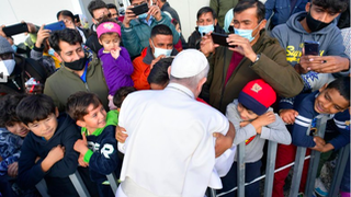 Francisco es la voz que clama en el frío cementerio sin lápidas del Mediterráneo