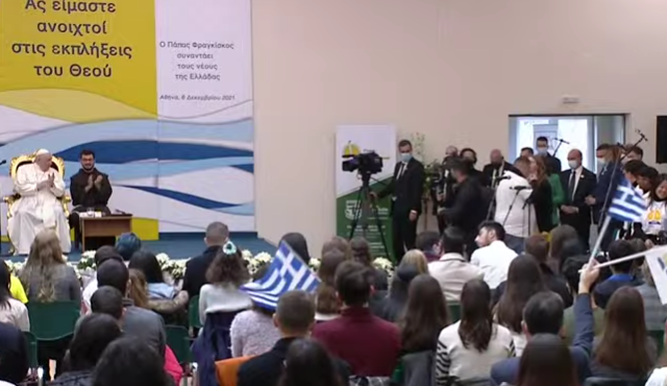 Francisco aplaude a los jóvenes