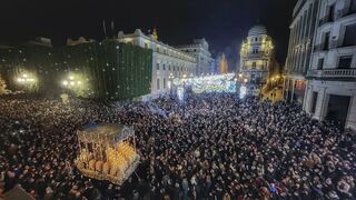La Candelaria deja en Sevilla retazos de Semana Santa con sabor navideño