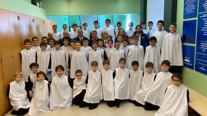 Joan Laporta con los escolanes