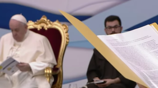 El Papa, con los jóvenes griegos