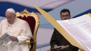 El Papa, con los jóvenes griegos