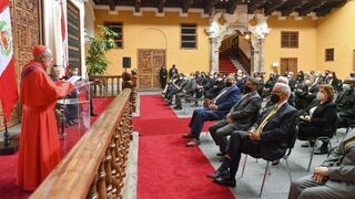 El cardenal Barreto recibió "El sol de Perú"