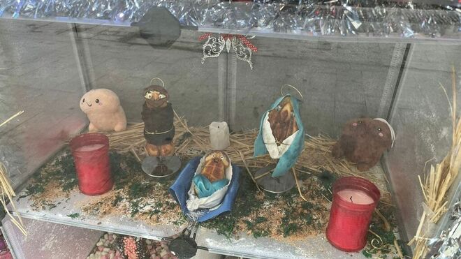 Dos juzgados de Sevilla investigan un "belén erótico" con penes y vaginas