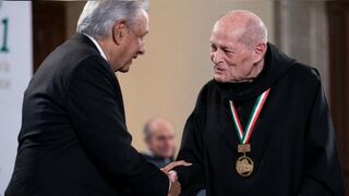 Fray Gabriel Chávez de la Mora con el presidente López Obrador