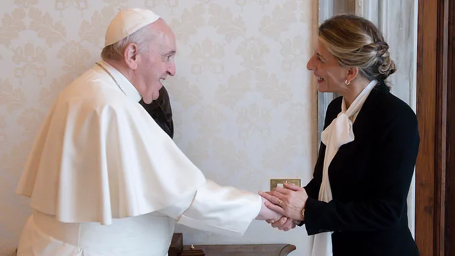El Papa saluda a Yolanda Díaz