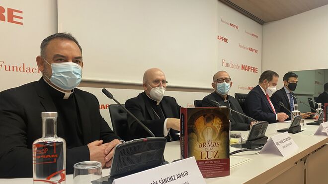 Los intervinientes en la presentación del libro de Sánchez Adalid