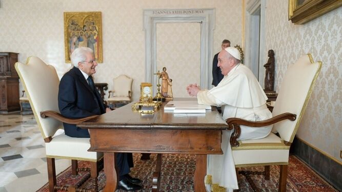 El Papa, con Mattarella