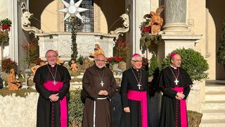 De las Heras, a la izquierda, tras encontrarse con el Papa