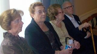 Mi tía con una prima y mis padres