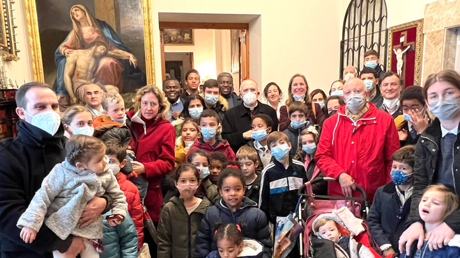 Foto de familia con Monseñor Osoro