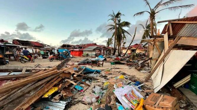 Destrozos del tifón Rai en Filipinas