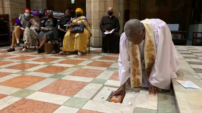 Las cenizas de Desmond Tutu, enterradas en la catedral de Ciudad del Cabo