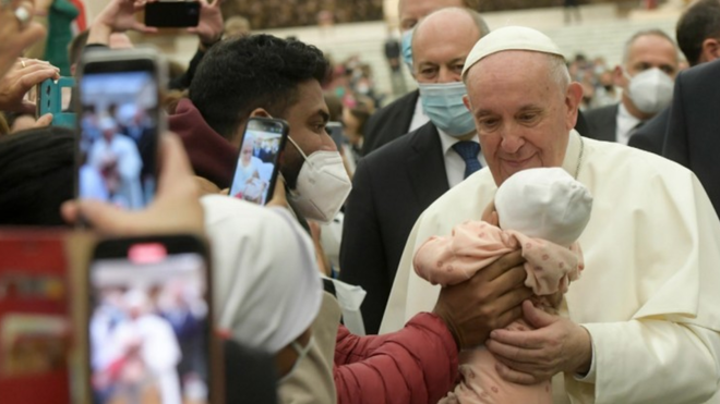 El Papa y el bebé