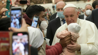 El Papa y el bebé