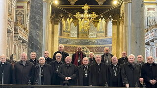 Los obispos de Barcelona, Tarragona y Valencia en San Juan de Letrán.