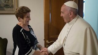 El Papa, con Mariella Enoc