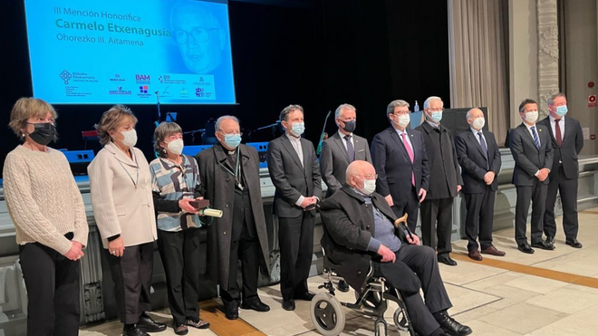 Monseñor Uriarte, III mencion honorífica Carmelo Etxenagusia