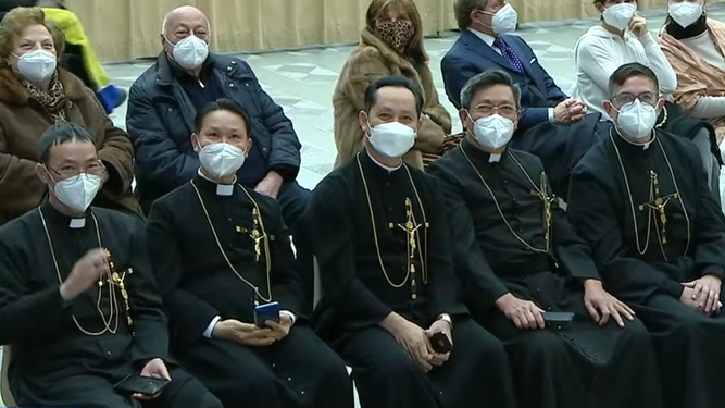 Curas en la audiencia