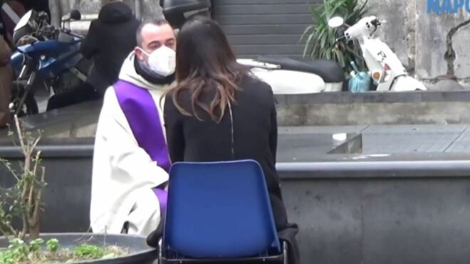 Confesionario 'ambulante' del padre Michele Madona