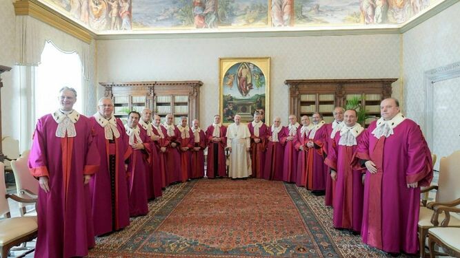 El Papa, con los miembros de la Rota