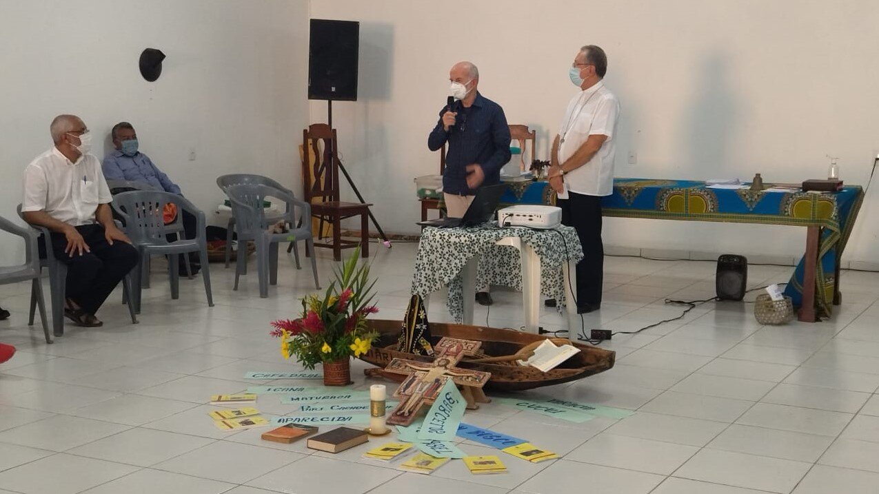 Embajador de Luxemburgo en Brasil con el obispo de São Gabriel da Cachoeira