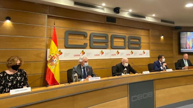Osoro, reunido en la CEOE con los empresarios