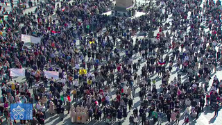 Cientos de fieles en el Angelus del Papa de hoy