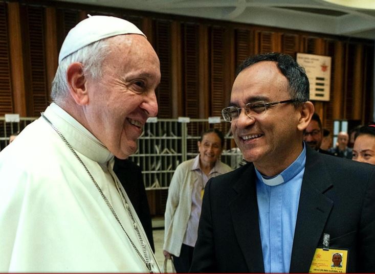 Adelson Araujo dos Santos con el Papa Francisco