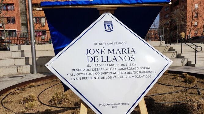 Placa en honor del padre Llanos