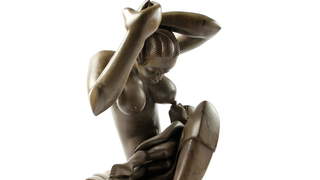 Maternidad en madera gris. (R. D. de Congo)