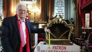 El padre Ángel en San Antón, con San Valentín