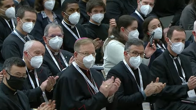 Sacerdotes en el simposio