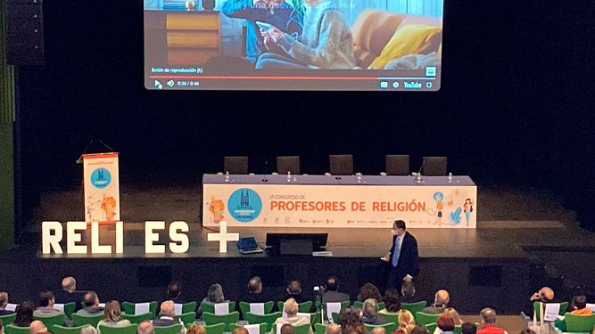 Javier Valle durante su intervención en el VI Congreso de Profesores de Religión