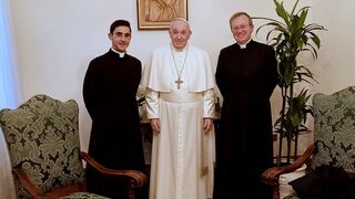 El Papa, con los responsables de la Fraternidad de San Pedro