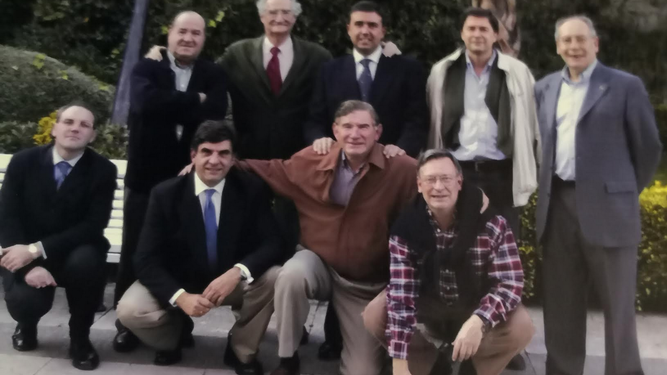 Agachados: Canellada, Aznárez, Garrucho , cura Bardales (Fallecido).De pié: Cura J.L. Martínez (Fallecido), Clotas (Fallecido), Antuña, Cabezudo (Fallecido) y Javier G. Cuesta