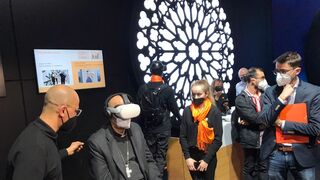La visita virtual de Omella a Notre Dame en el Mobile Congress