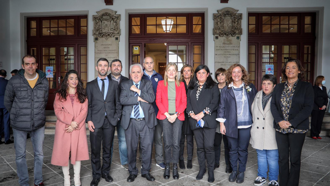 Los equipos premiados con responsables de Deusto y Santander