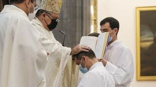 Mazuelos ordena al primer diácono permanente de Canarias casado y padre de dos hijas