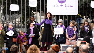 Revuelta de mujeres en la Iglesia