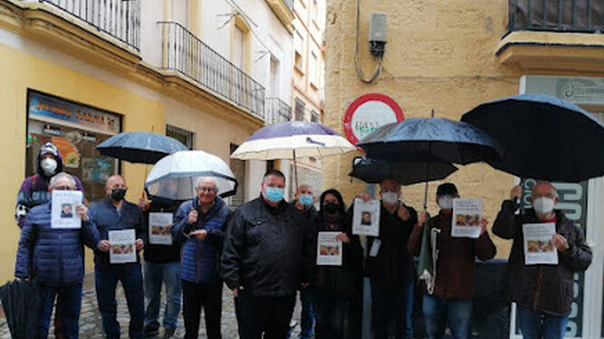 Nueva concentración frente al obispado en apoyo de Rafael Vez