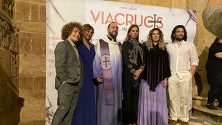 Parte del elenco de Vía Crucis